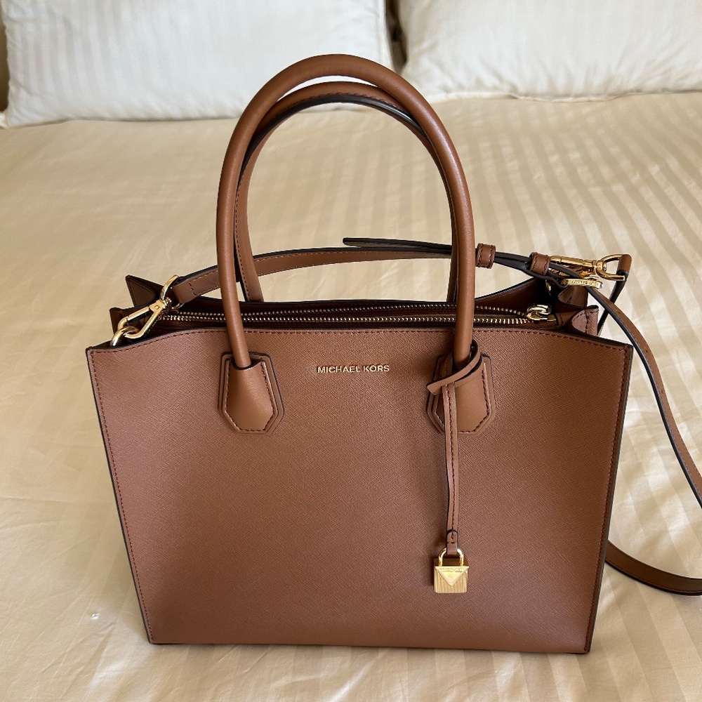 NWT Michael Kors Large Mercer Tote Saffiano Leather in Luggage color